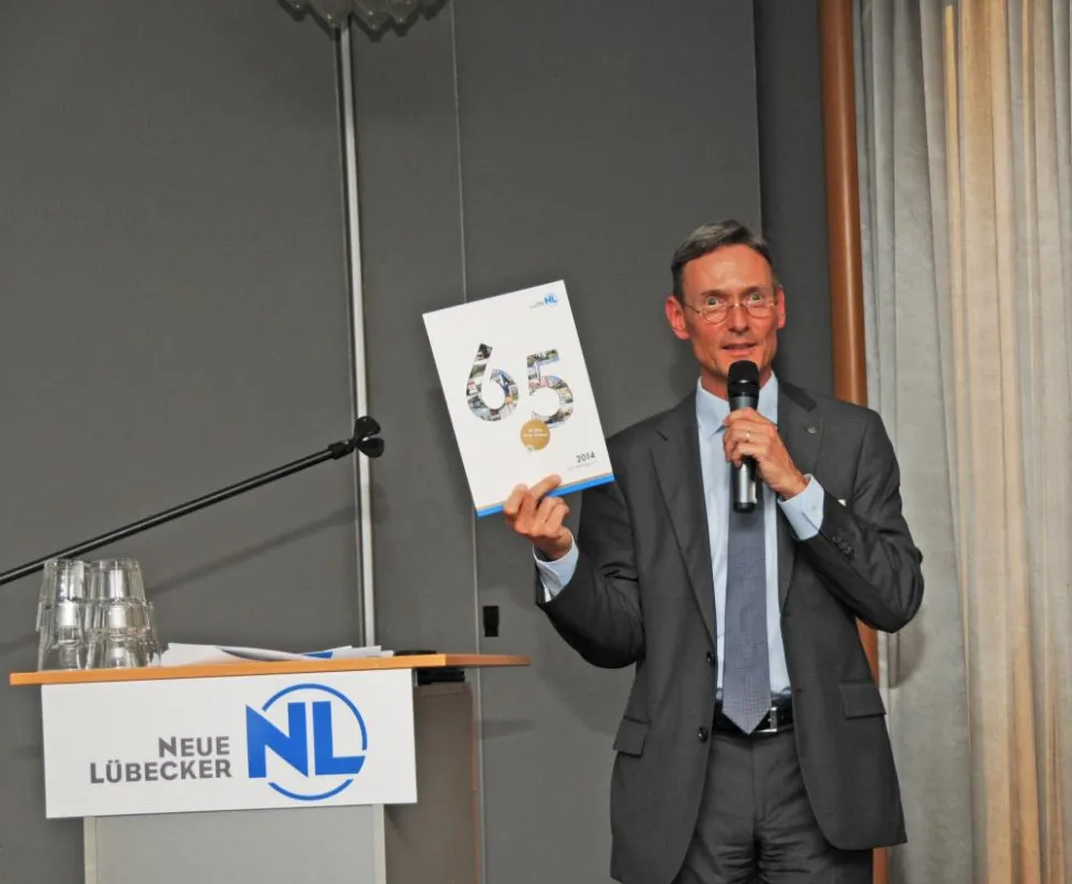 NL-Vorstandsvorsitzender, Marcel Sonntag, präsentiert den neuen Geschäftsbericht.