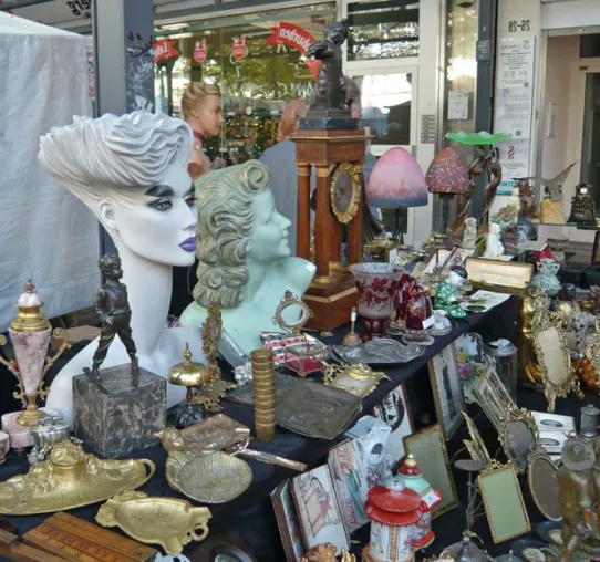 Nostalgische Schätze mit Oldtimer-Show vom 1. bis 3. Mai beim 10. Antik- und Designmarkt „Zeitreise Duisburg“ Bild: Nostalgische Schätze mit Oldtimer-Show vom 1. bis 3. Mai beim 10. Antik- und Designmarkt „Zeitreise Duisburg“