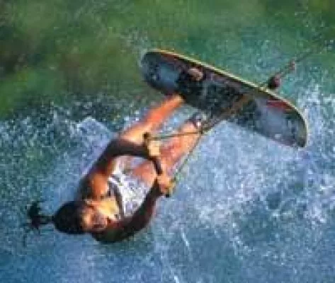 Bild: Schüler-Wochenkurse für Wasserski und Wakeboard in den Sommerferien