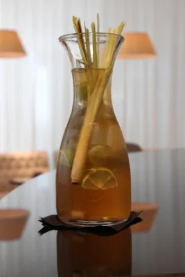 Hausgemachte Limonaden und geeiste Smoothies mit Gurke, Zitronengras oder Melone Bild: Hausgemachte Limonaden und geeiste Smoothies mit Gurke, Zitronengras oder Melone