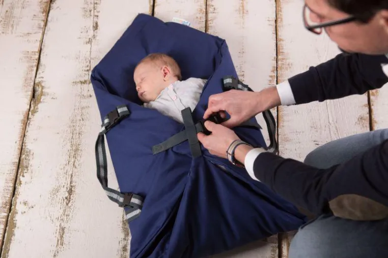 5in1 Babytragetasche - Schlafen, Wickeln, Tragen, Pucken und Spielen Bild: 5in1 Babytragetasche - Schlafen, Wickeln, Tragen, Pucken und Spielen