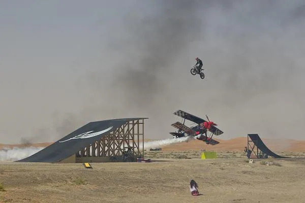 Bild: In Abu Dhabi findet in diesem Jahr wieder die „Al Ain Aerobatic Show” statt