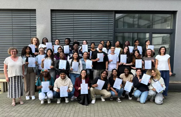 Bild: Erfolgreicher Abschluss der ersten geförderten Deutschkurse für Auszubildende im Pflegebereich