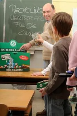 Bild: 5. Stunde - Wie recycelt man eine Batterie? GRS Batterien stellt neues Lehrmaterial auf der didacta vor