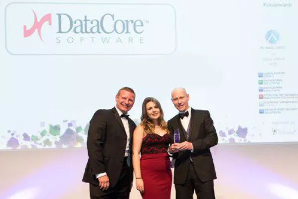Bild: DataCore erhält Auszeichnung für das Software-Defined Storage-Produkt des Jahres