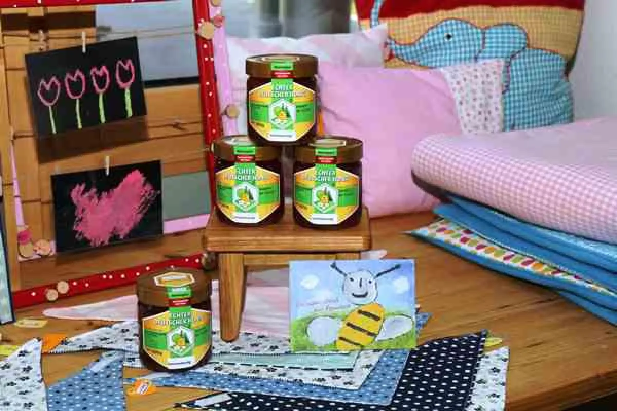 Rosenharzer Honig gibt es im Laden „Kreuz und Quer“ in Rosenharz