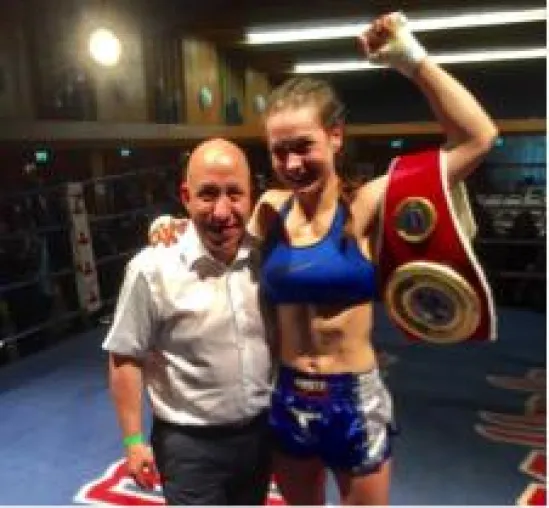 Bild: Ein treuer Begleiter der neuen Kickboxen-Europameisterin Carina Greimel - der BEMER!