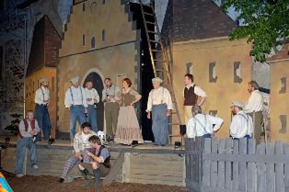 Darsteller des Hirschauer Stückl's in Aktion