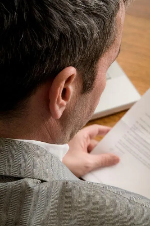 Autofahrer können ihre Kfz-Versicherung auch jetzt noch kündigen: Wenn der Beitrag erhöht wurde, gilt das Sonderkündigungsrecht. Die Kündigung muss dann spätestens vier Wochen nach Rechnungseingang be