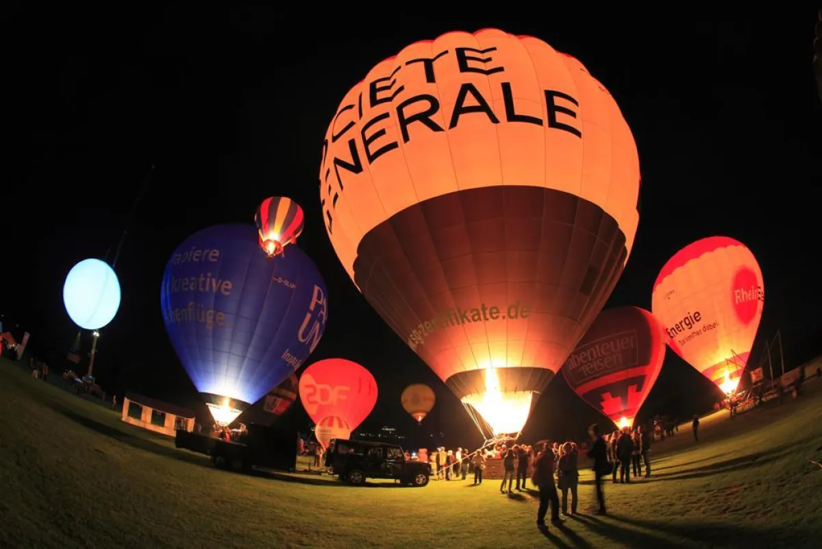 Ballonglühen beim Ballonfestival Bonn
