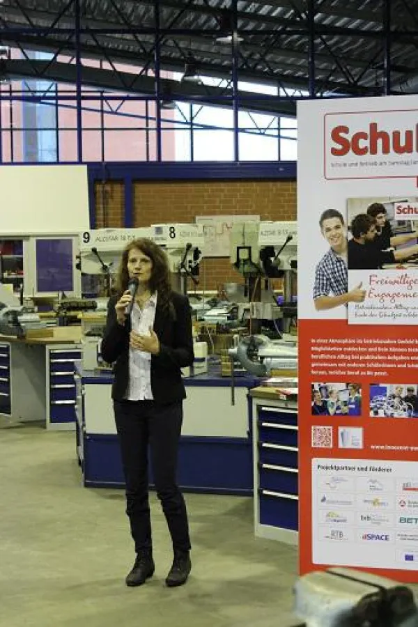 Übergabe der Zertifikate - Bild: InnoZent OWL e. V.