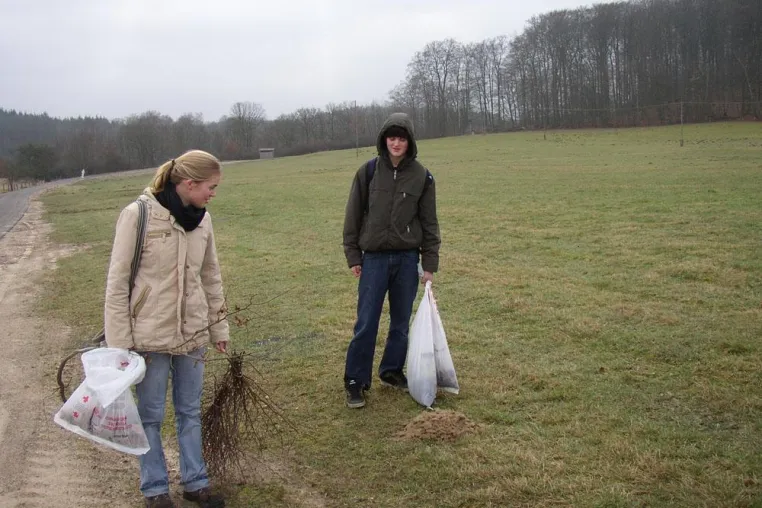 Bild: Freiwillige starten ihre Arbeit für den Müritz-Nationalpark