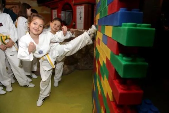 Bild: Kleine „Ninjas“ im LEGOLAND Discovery Centre Berlin