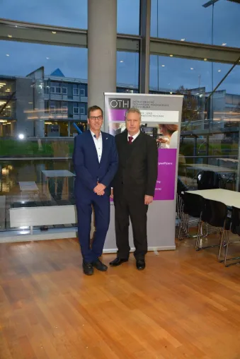 Bild: Energiewende braucht gut ausgebildete IngenieurInnen: IfKom im Gespräch mit Präsidenten der OTH Regensburg