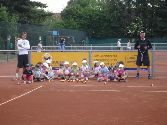 Bild: Düsseldorfer Solarexpert unterstützt Tennis-Nachwuchs