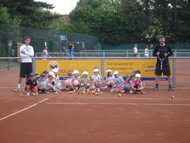 Bild: Düsseldorfer Solarexpert unterstützt Tennis-Nachwuchs