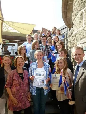 Bild: Stipendien im Wert von über 40.000 Euro für Schulaufenthalte Down Under übergeben