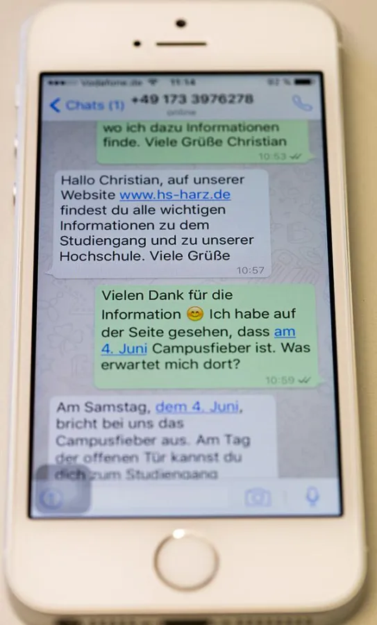 Neuer Service der Studienberatung der Hochschule Harz: Ab jetzt per WhatsApp zum Studium informieren