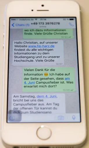Bild: Studienberatung ab sofort per WhatsApp erreichbar