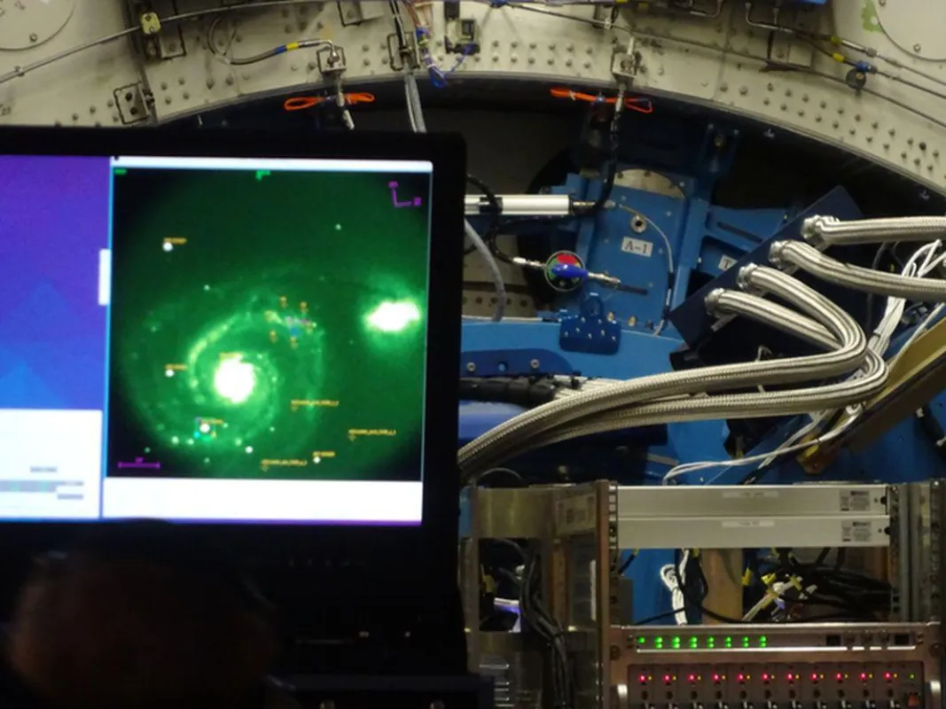 Blick ins Universum: upGreat-Detektor mit TransMIT-Kühler in Betrieb auf Galaxie gerichtet
