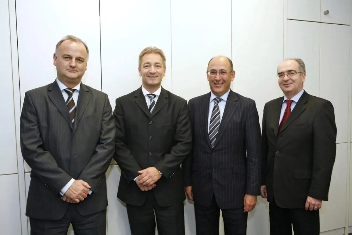 Nick Rothwell, Generaldirektor Ford Financial Deutschland, Karsten Rösel, General Manager ALD Automotive Deutschland, Bernard Silverstone, Chairman FCE Bank plc., Hervé Bardin, Direktor Vertriebskoope