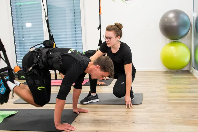 Neue Möglichkeit für Physiotherapeuten, Hotels und Fitness-Studios in den lukrativen EMS-Markt einzusteigen Bild: Neue Möglichkeit für Physiotherapeuten, Hotels und Fitness-Studios in den lukrativen EMS-Markt einzusteigen