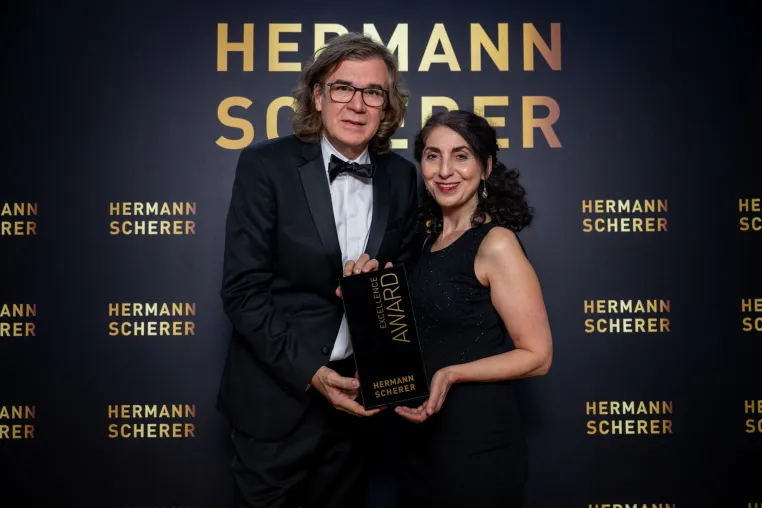 „Herz und Verstand: Dr. Tamboga gewinnt Excellence Award“ Bild: „Herz und Verstand: Dr. Tamboga gewinnt Excellence Award“