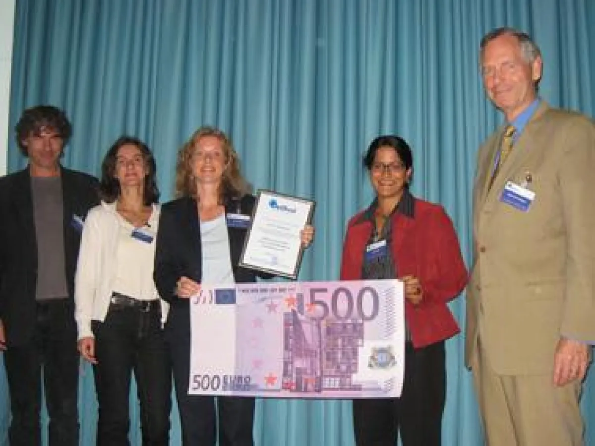 v.l.n.r.: Die Jury des Nachwuchspreises Dr. Uwe Schmidt, Dr. Sabine Kuhlmann, die Preisträgerin Dr. Sandra Mittag, Dr. Sonja Sheikh, Dr. Hans Peter Lorenzen.