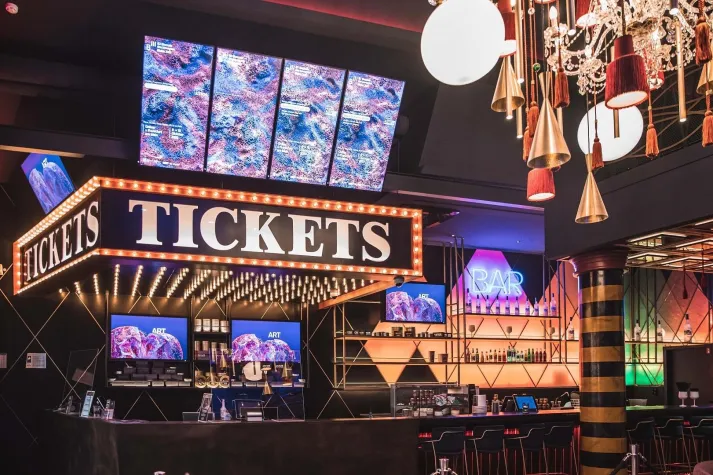 Bild: Viel Studio gegen die Krise