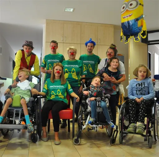 Provinzial Mario Arend Lindlar spendete für Kinderhospiz in Olpe Bild: Provinzial Mario Arend Lindlar spendete für Kinderhospiz in Olpe