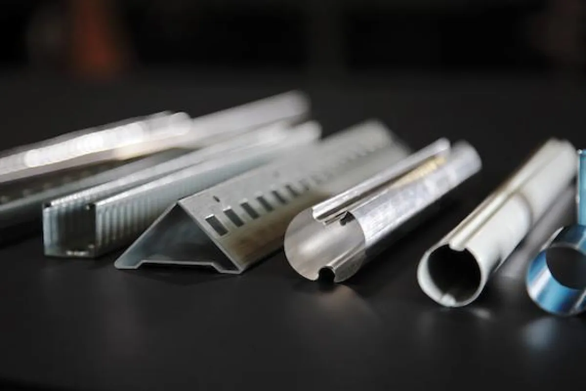 Dünnwandige, rollgeformte Profile von Profile PROFILMETALL (Foto: PROFILMETALL GmbH).