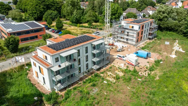 Pilotprojekt für nachhaltigen Wohnungsbau mit PVT-Technologie: Forschungsinstitut ISFH überwacht Energieströme Bild: Pilotprojekt für nachhaltigen Wohnungsbau mit PVT-Technologie: Forschungsinstitut ISFH überwacht Energieströme