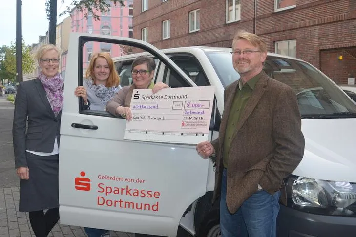 Bild: 8000 Euro Spende der Gemeinwohl-Stiftung Sparkasse Dortmund an die ConSol Dortmund gGmbH bringt mehr Mobilität