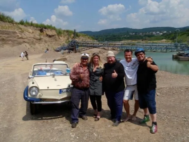 Bild: Die Ludolfs mieten ein Amphicar bei erento