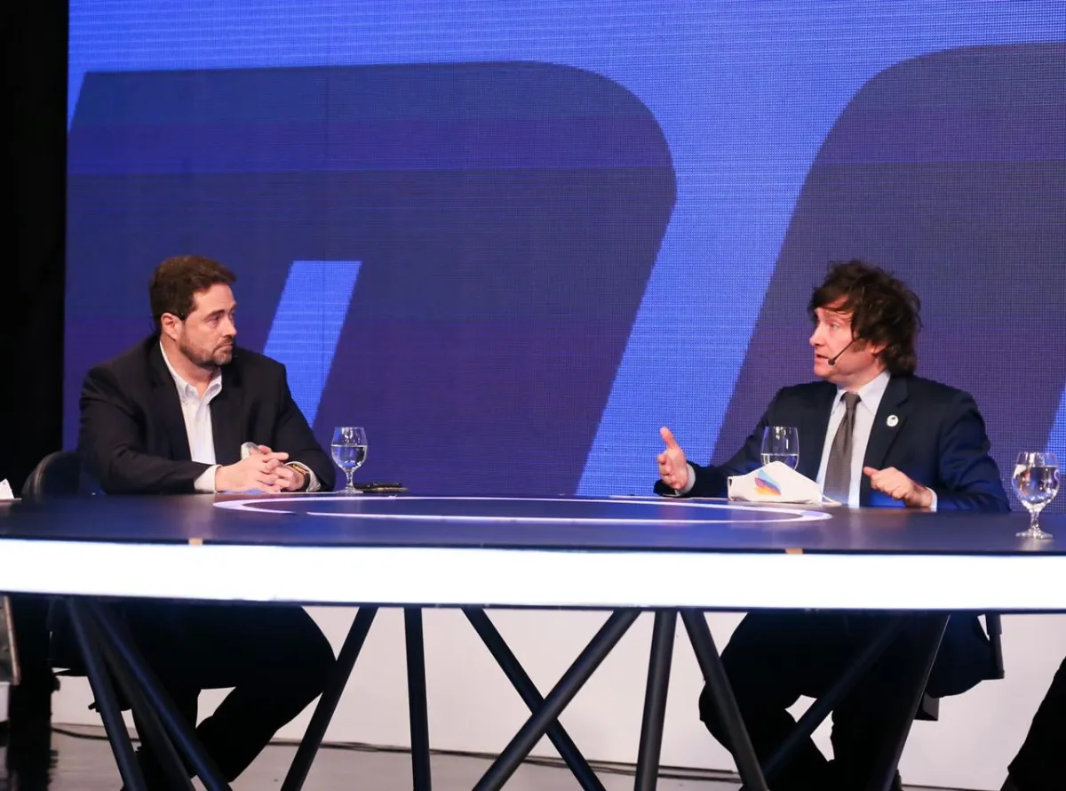 Javier Milei und Carsten Pfau in der Sendung Libres para Elegir (© Carsten Pfau)