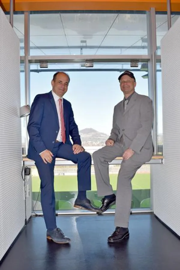 Ortstermin im Stadion. Jörg Wahlert (li.) SSV Reutlingen, und Volker Feyerabend APROS Consulting