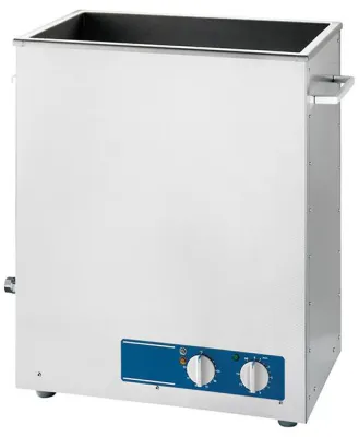 Bild: Ultraschallreinigung von Marinemotoren