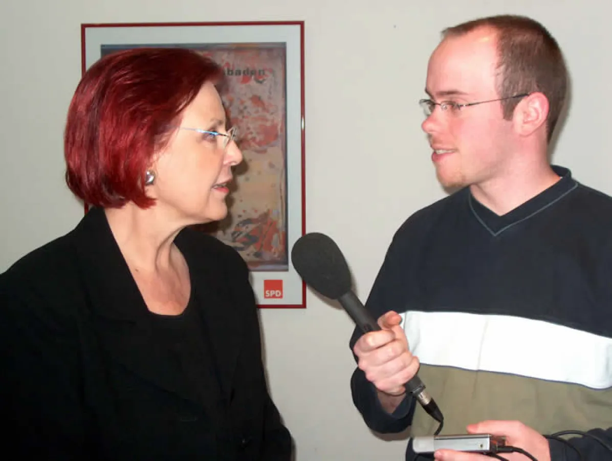 Bundesministerin Heidemarie Wieczorek-Zeul im Gespräch mit Micha Spannaus