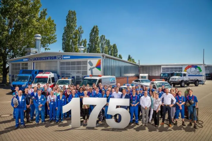 Bild: Von der Biedermeier-Kutsche zum Geldtransporter