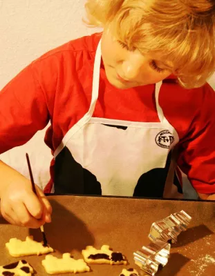 Zwischen Mehl und Milch... Leckere Kuhkekse aus der Weihnachtsbäckerei Bild: Zwischen Mehl und Milch... Leckere Kuhkekse aus der Weihnachtsbäckerei