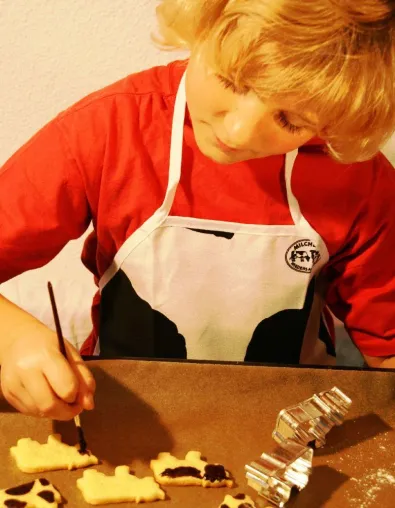 Bild: Zwischen Mehl und Milch... Leckere Kuhkekse aus der Weihnachtsbäckerei