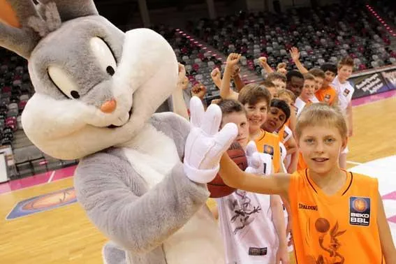 Bugs Bunny und Beko BBL begeistern Kinder für die Sportart Basketball Bild: Bugs Bunny und Beko BBL begeistern Kinder für die Sportart Basketball