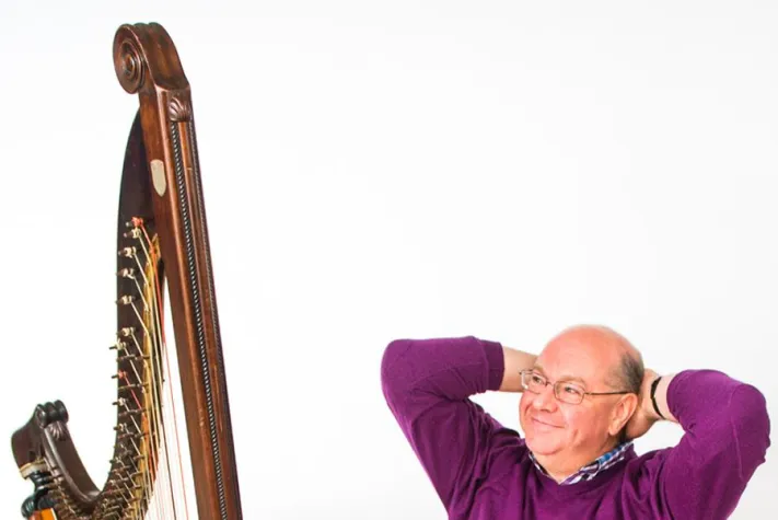 Bild: The Welsh Triple Harp - Konzert mit BAFTA-Gewinner Robin Huw Bowen auf Burg Gamburg