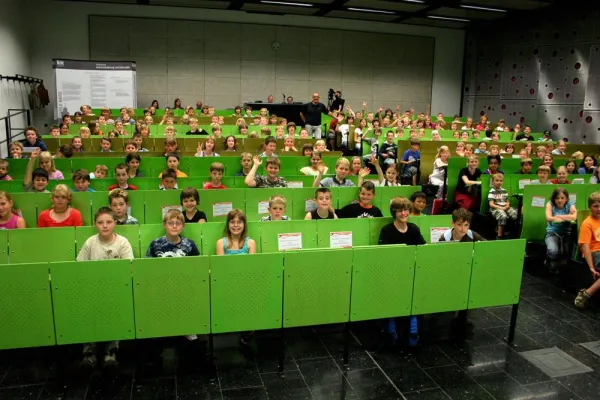 Junior-Studenten der KinderHochschule begaben sich auf eine Expedition in die weite Welt Bild: Junior-Studenten der KinderHochschule begaben sich auf eine Expedition in die weite Welt