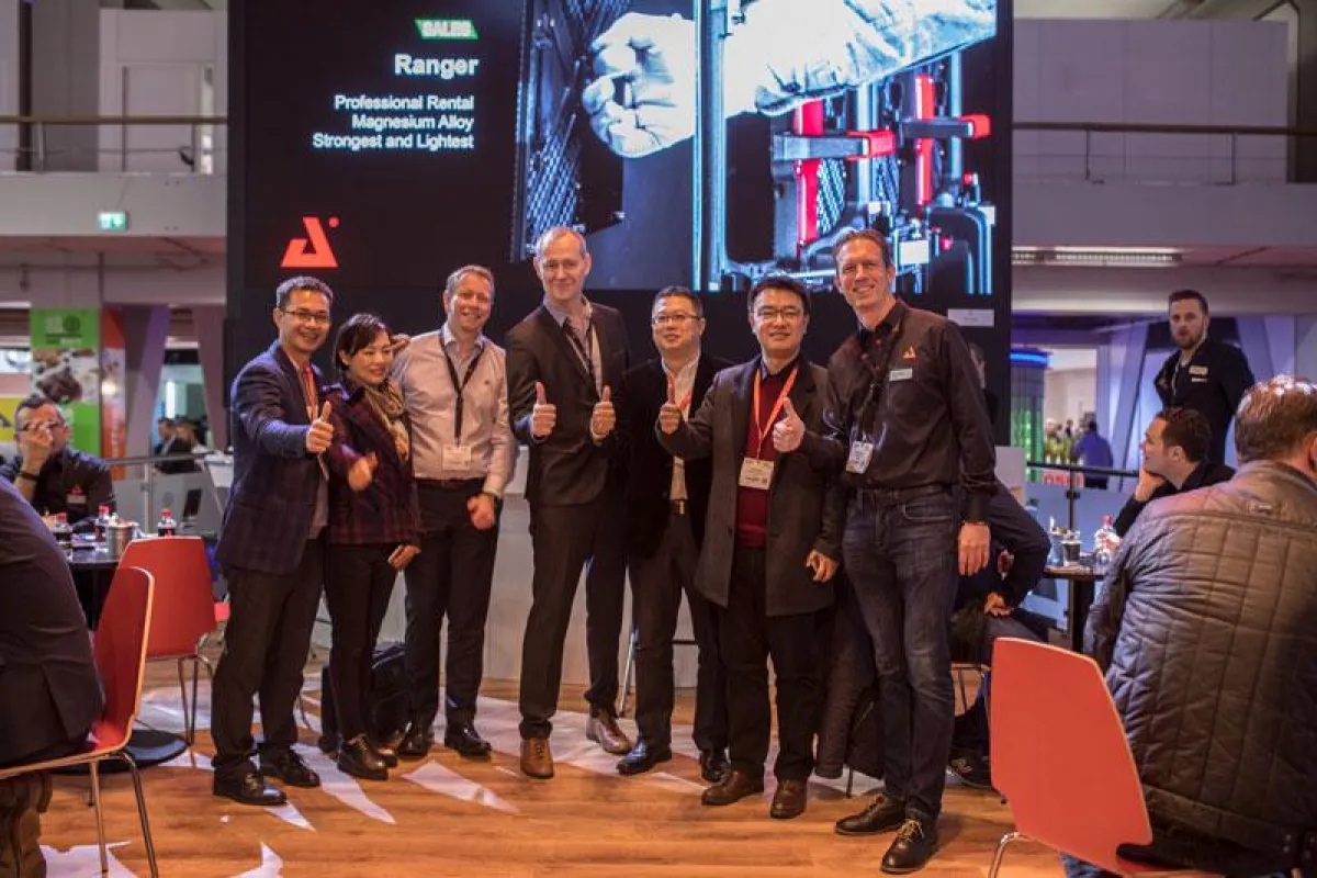 Verkündung der Vertriebsvereinbarung zwischen Transtech und der AED group auf der ISE 2017 (Foto: aa