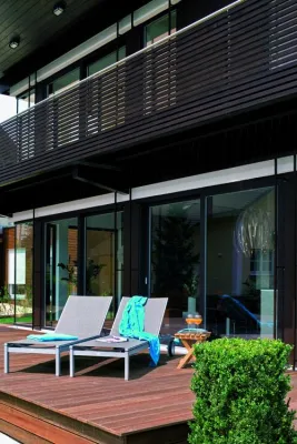 Bild: Holzterrassen sanft und gründlich reinigen - Terrassenmeister für sanfte Pflege