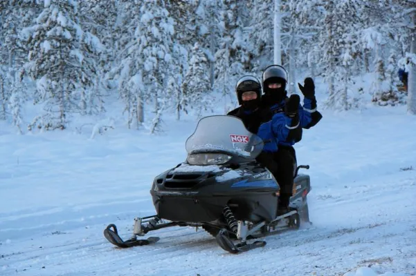 Bild: Winterzauber am Polarkreis - Schneerallye und Huskyschlittenfahren in Rovaniemi