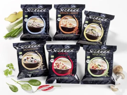 Bild: Drei neue Kreationen für die organic asia Bio Nudelsnack-Range