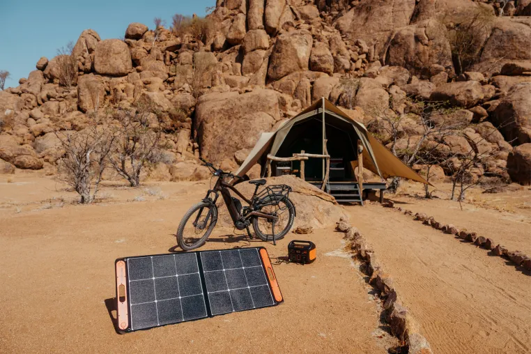 Mit dem E-Bike durch Namibia: Jackery versorgt Abenteuerfotografen in der Wüste mit Strom Bild: Mit dem E-Bike durch Namibia: Jackery versorgt Abenteuerfotografen in der Wüste mit Strom