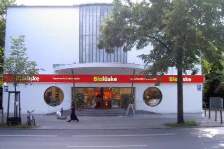 Besonderer Biosupermarkt in Berlin-Lichterfelde: 50er Jahre Kino „Der Spiegel“ liebevoll restauriert Bild: Besonderer Biosupermarkt in Berlin-Lichterfelde: 50er Jahre Kino „Der Spiegel“ liebevoll restauriert